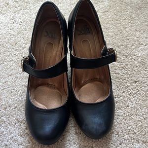 Sofft Mary Jane heels size 7.5M black leather